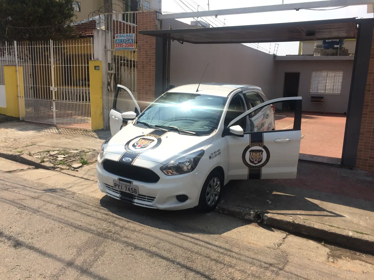 Envelopamento Adesivação Adesivo Veículos Frotas Segurança Empresas Ford Ka Carros Passeio Hatch Sedan Parcial Preto Dourado