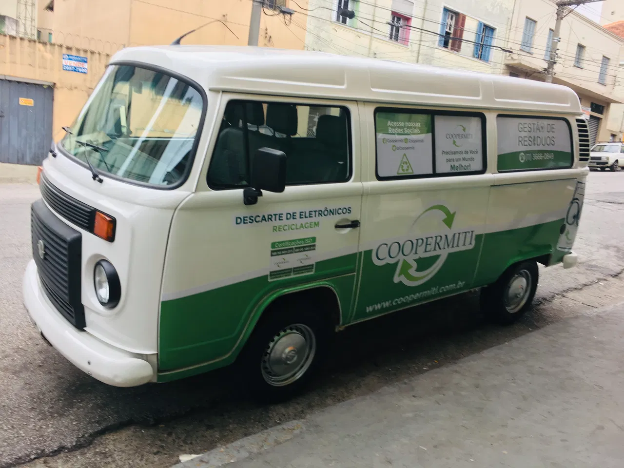 Rivestimento, Applicazione di adesivi, Adesivi, Veicoli, Flotte, Aziende, Kombi, Pirua, Parziale, Verde