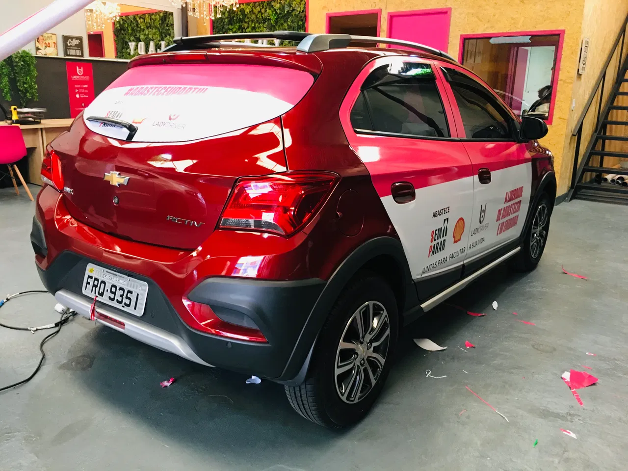 Rivestimento adesivo per flotte automobilistiche, temporaneo, rimozione e installazione, promozione, porte, Lady Driver, donne, Maria Onix, Rosa, San Paolo