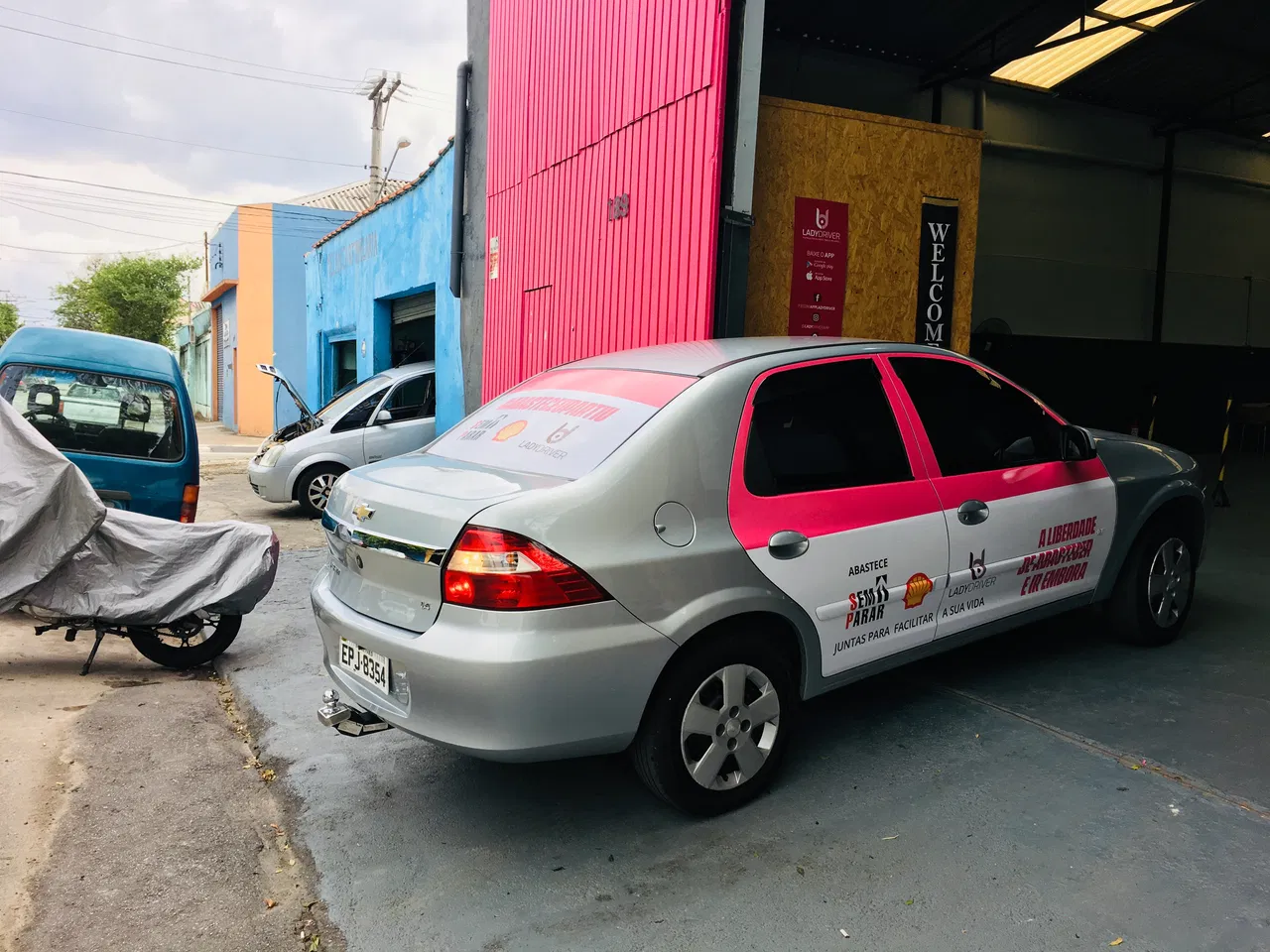 Envelopamento Adesivo Frotas Carros Temporário Remoção Instalação Promoção Portas Lady Driver Feminino Maria Prisma Rosa SP