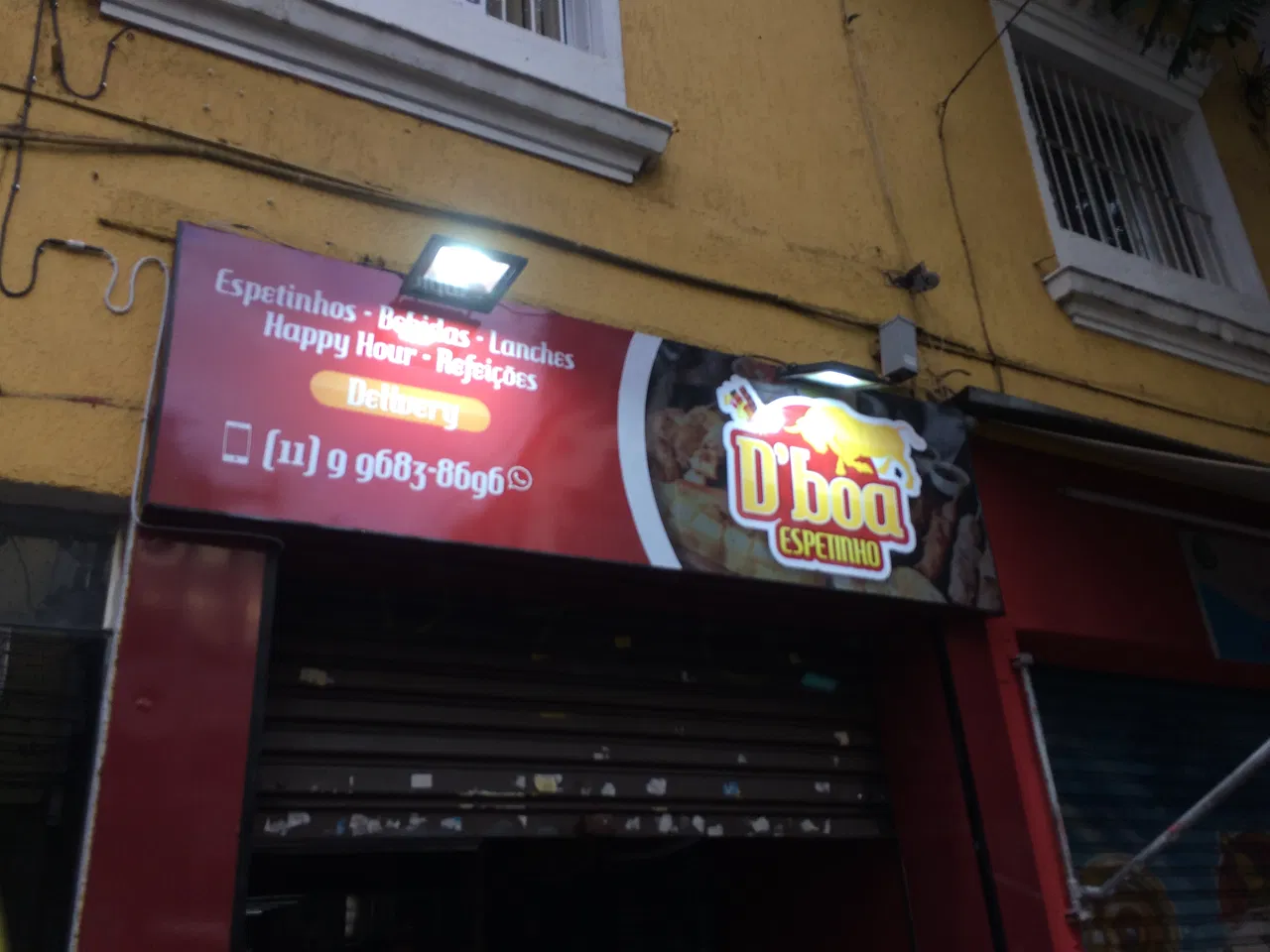 Adesivos Vermelho SP Tatuapé Instalação Laminado Madeira Comércio Reforma Remoção Envelopamento Espetinho