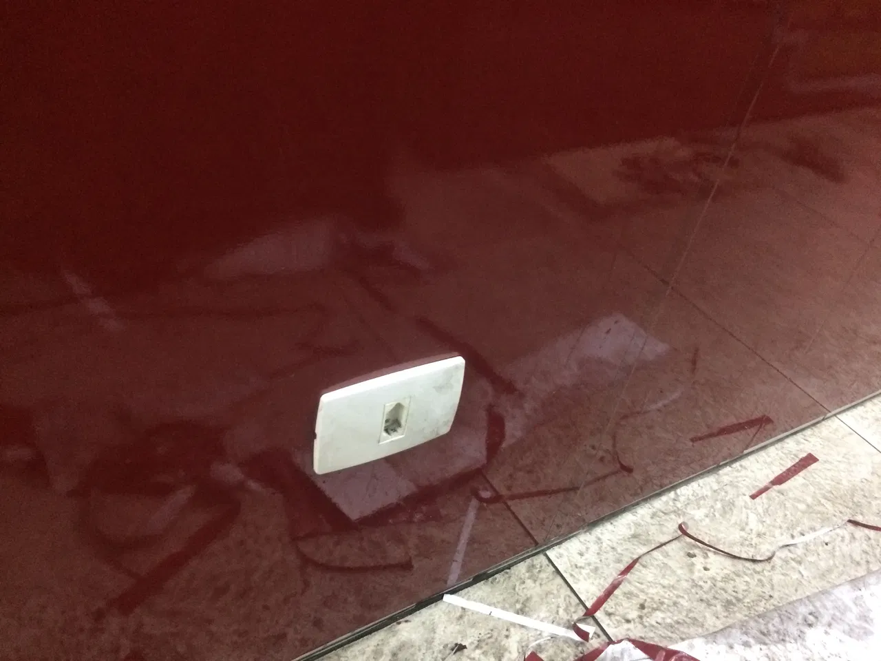 Adesivi, laminati, legno, commercio, spiedini, rimozione, installazione, rivestimento, San Paolo, Tatuapé, ristrutturazione, rosso