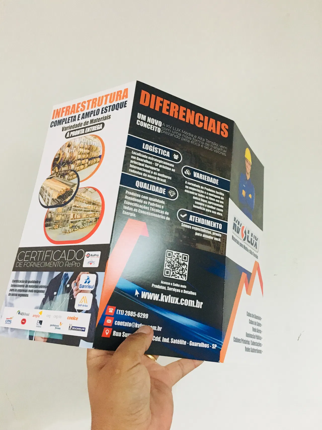 Stampa - Chiusura - Contratto - Elettricità - Piegatura - Presentazione - Apertura - Energia - A fisarmonica - Dépliant - Carta patinata blu - Busta - Cartella