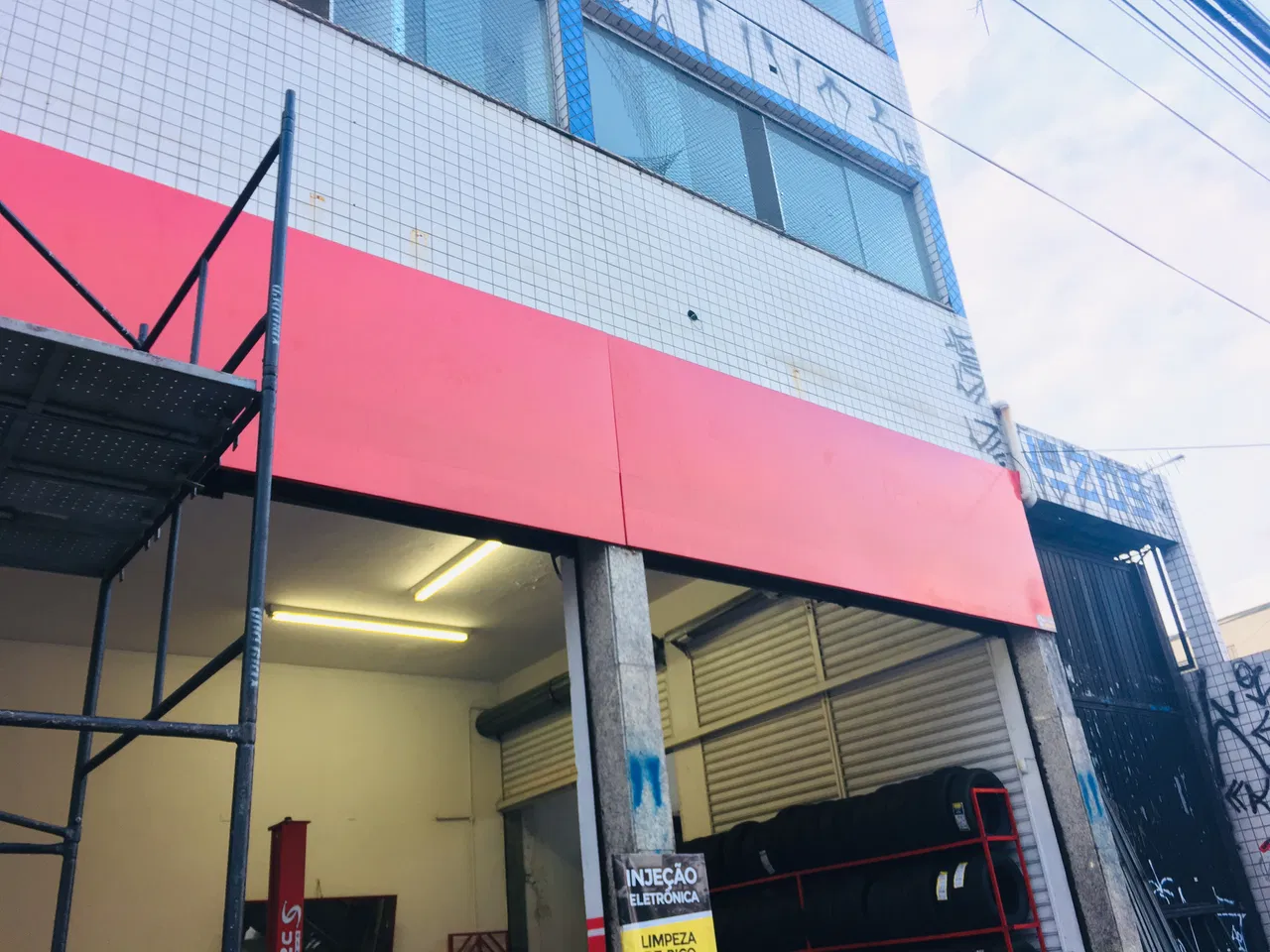 Envelopamento Center Fachada Cobertura Ngk Centro Auto Mecânica Oficina Adesivo Reforma Automotivo
