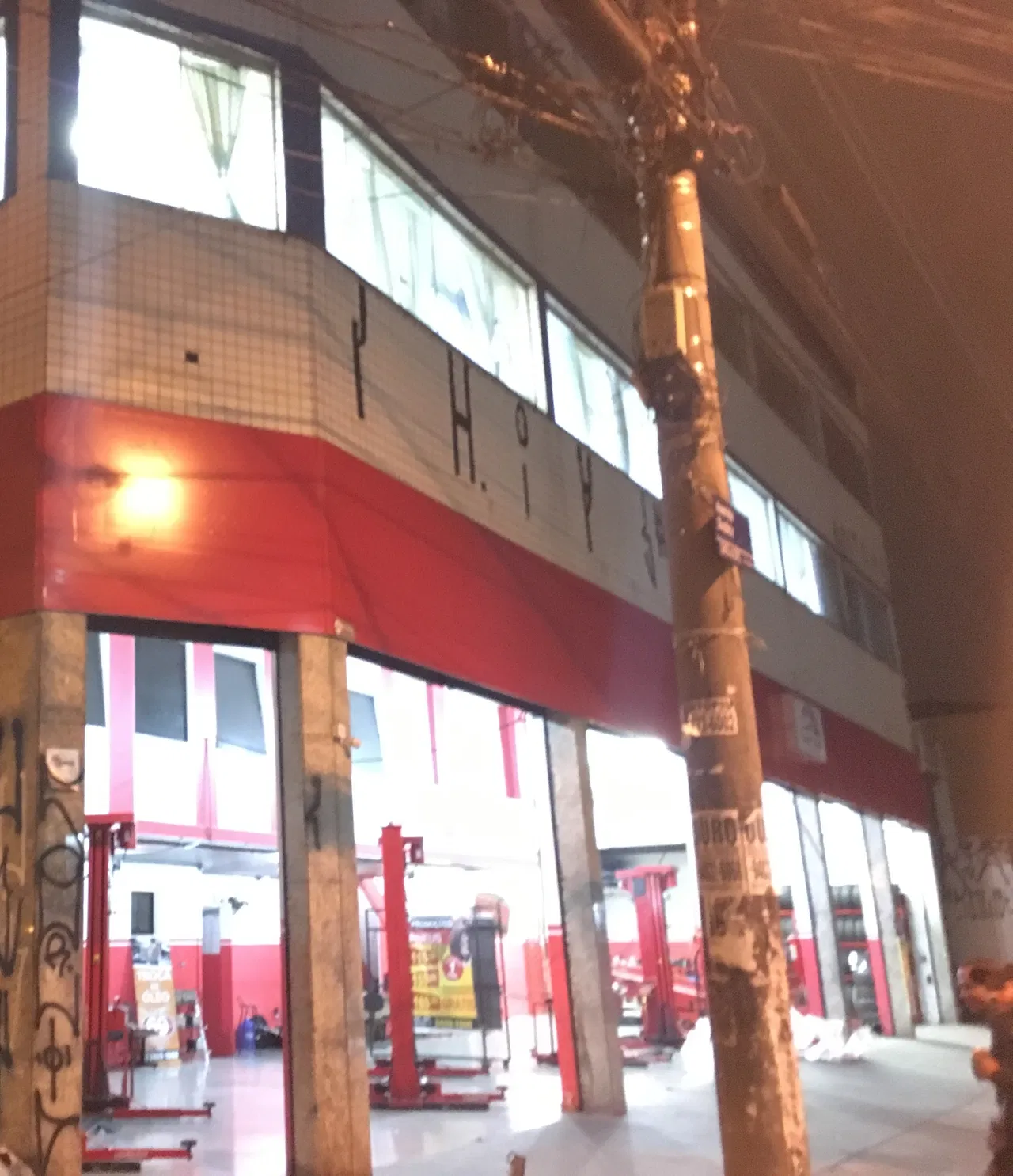 Rivestimento adesivo, Officina meccanica, Ristrutturazione facciata, Settore automobilistico, Auto Center, Copertura NGK, Rosso, Centro