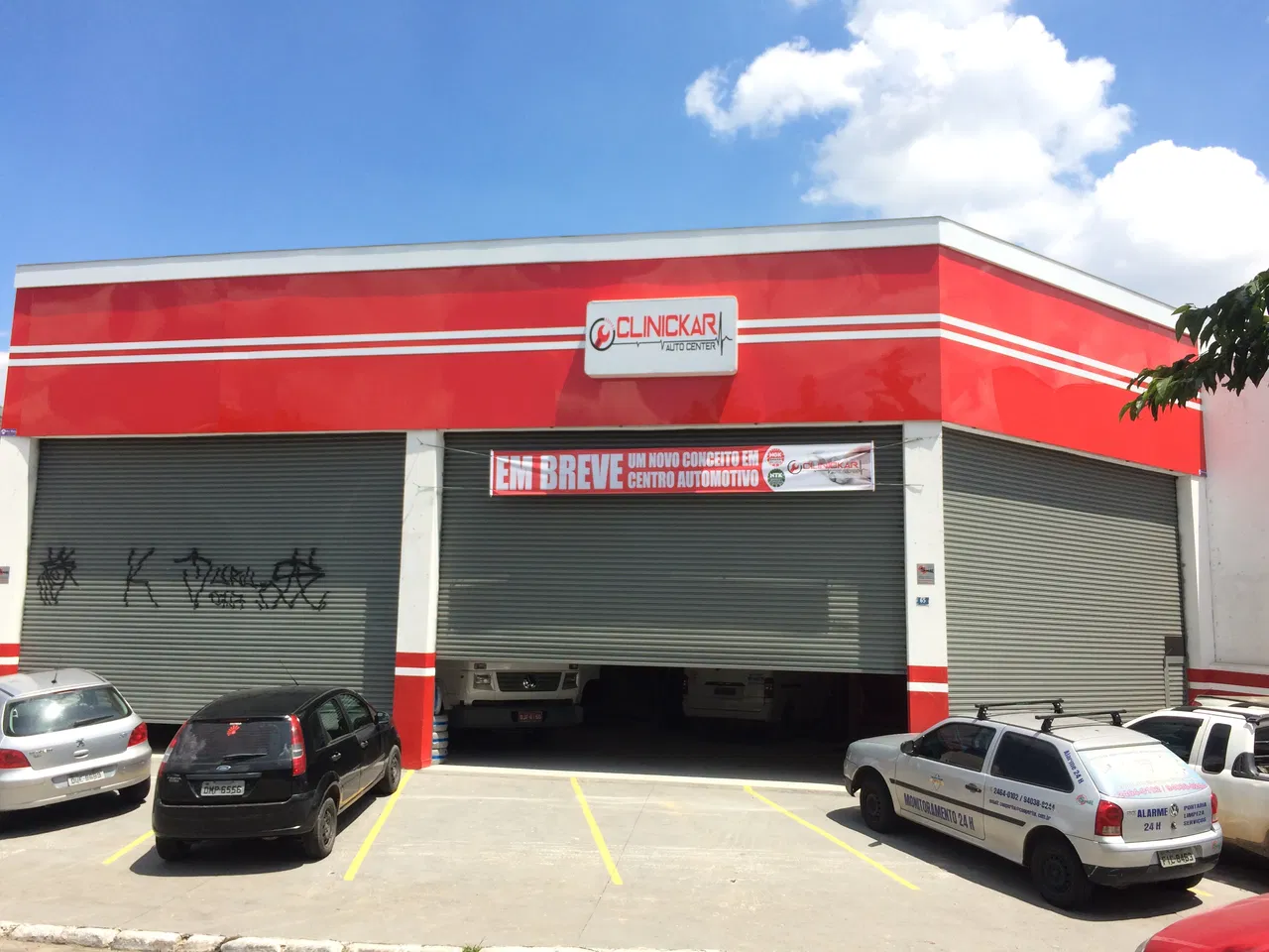 Rivestimento Centro Rosso Meccanica NGK Adesivo Ristrutturazione Auto Center Automobilistico Copertura Officina Facciata