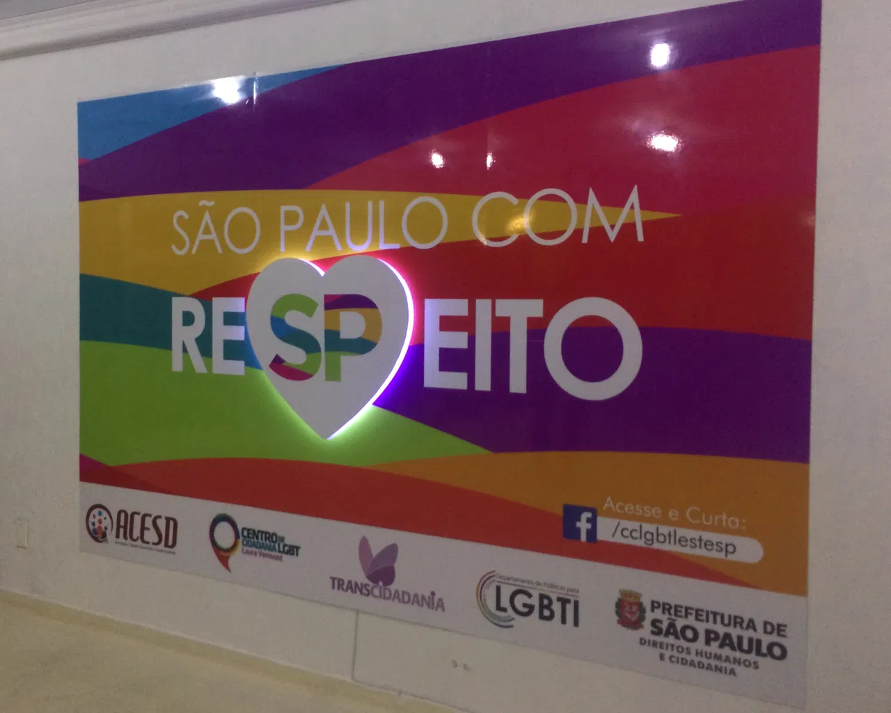 Placa LED Coração Centro São Paulo Prefeitura Colorida Vermont SP Laura Respeito Iluminacação