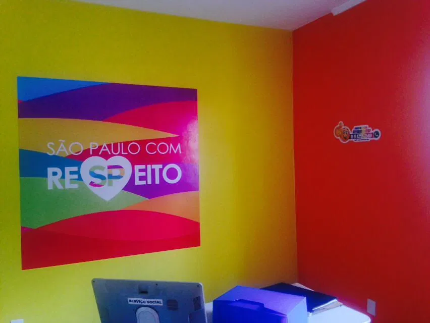 Insegna Laura San Paolo SP LED Centro Colorata Illuminazione Vermont Cuore Rispetto Municipio