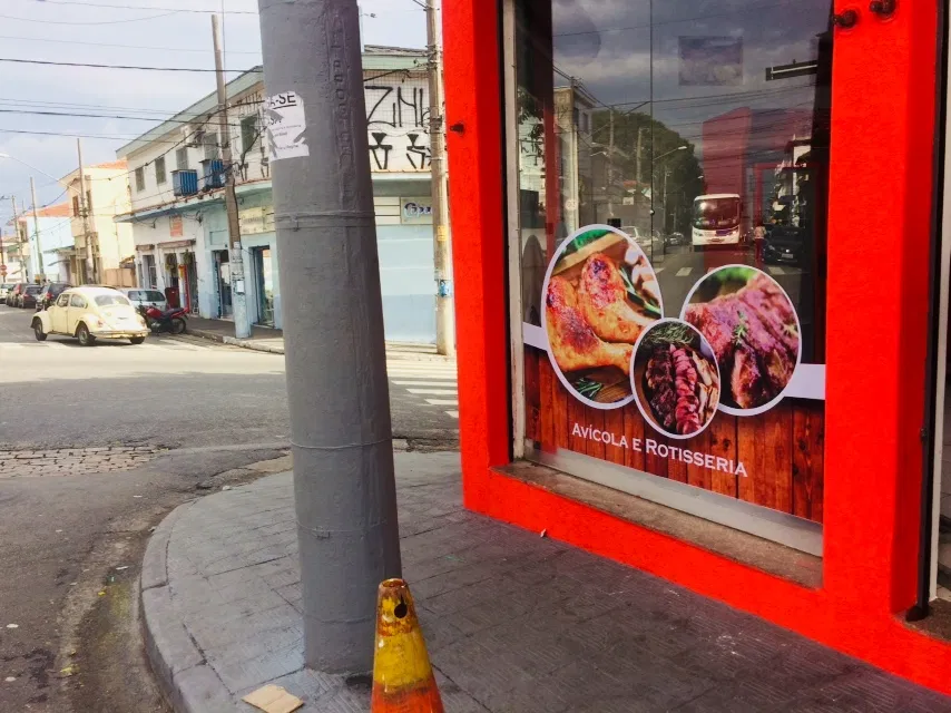 Adesivo Vidro Recorte Reforma Vitrine Fachada Assados Rotisseria Frango Laminado Vermelho