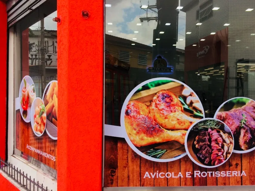 Adesivo Recorte Fachada Vitrine Rotisseria Laminado Frango Vidro Reforma Assados Vermelho