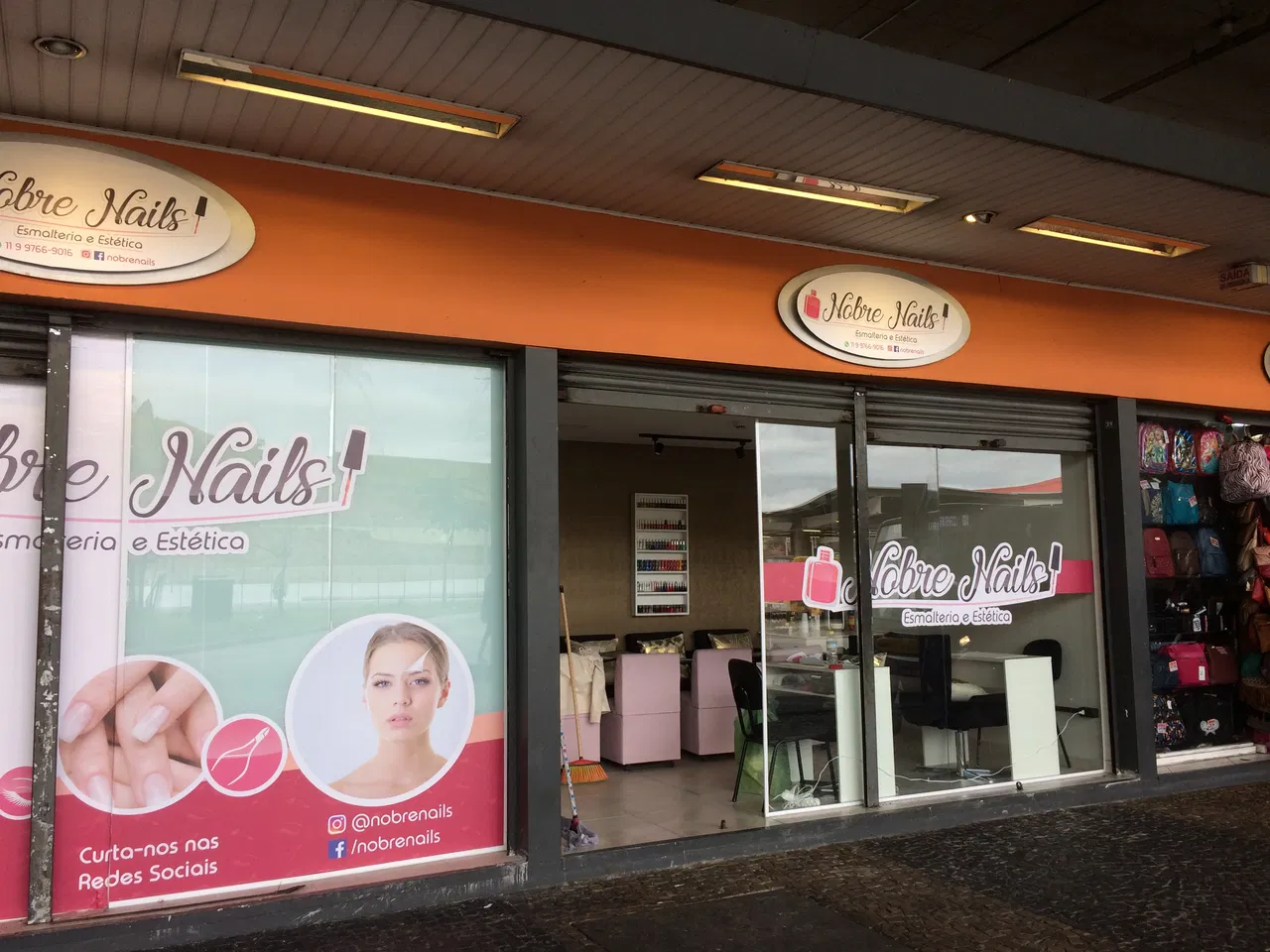 Adesivo Vidro Salão Beleza Fachada Vitrine Estética Cobertura Vidraca Box Unhas Cabelereiro Rosa