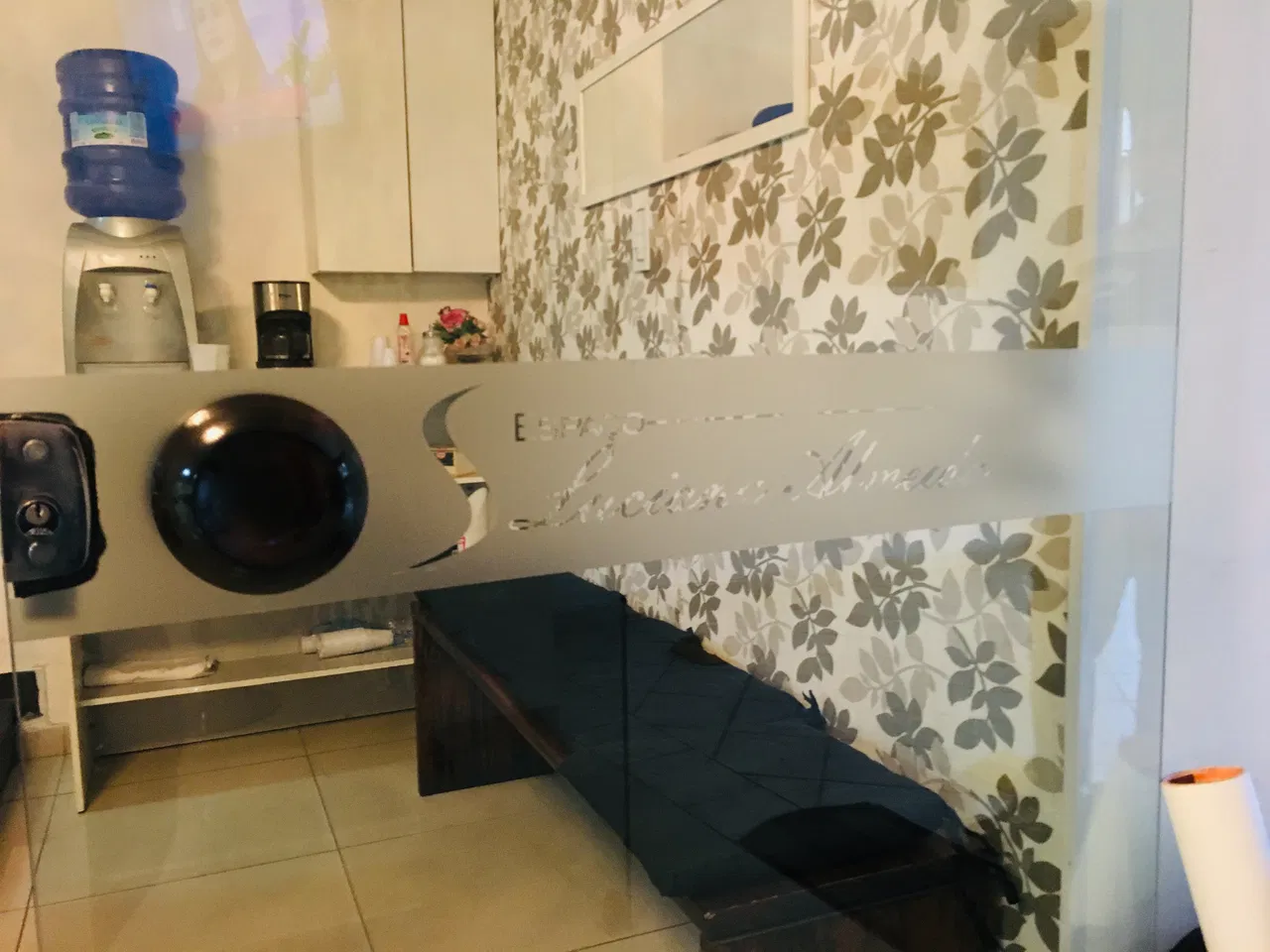 Adesivo Faixa Jateado Vidro Salão Beleza Estética Corte Cabelereiro Tatuapé Substituição Troca Marca Logotipo SP