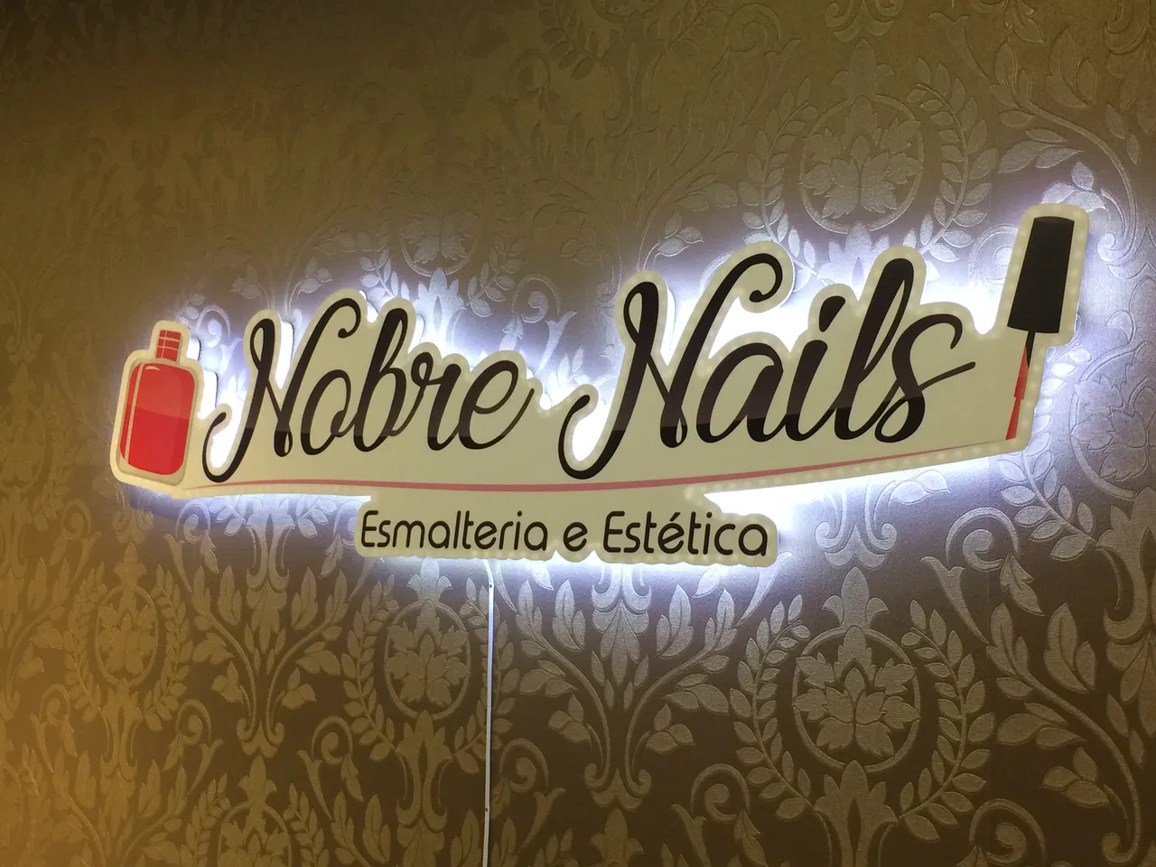 Placa Beleza Cabelereiro Estética Recepção Parede Reverso Salão Dourado LED Iluminação Papel