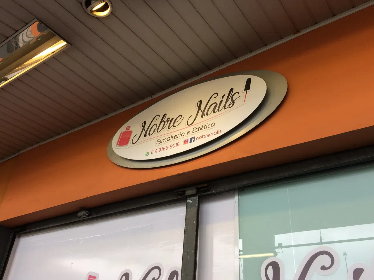 Insegna per parrucchiere, salone di bellezza, manicure, salone estetico