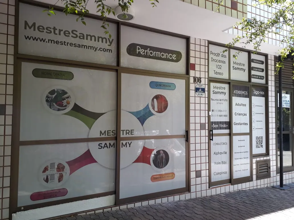 Adesivo Verde Comercial Branco Fachada Alphaville Impressão Perfurado Vidro Centro