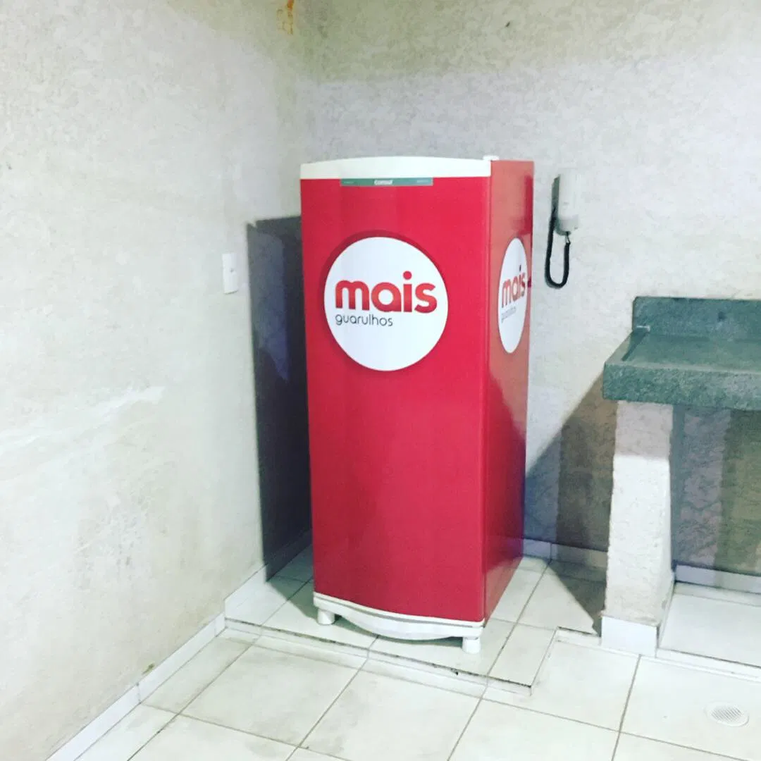 Adesivo Condomínio Vermelho Mais Laminado Churrasqueira Freezer Aplicação Guarulhos