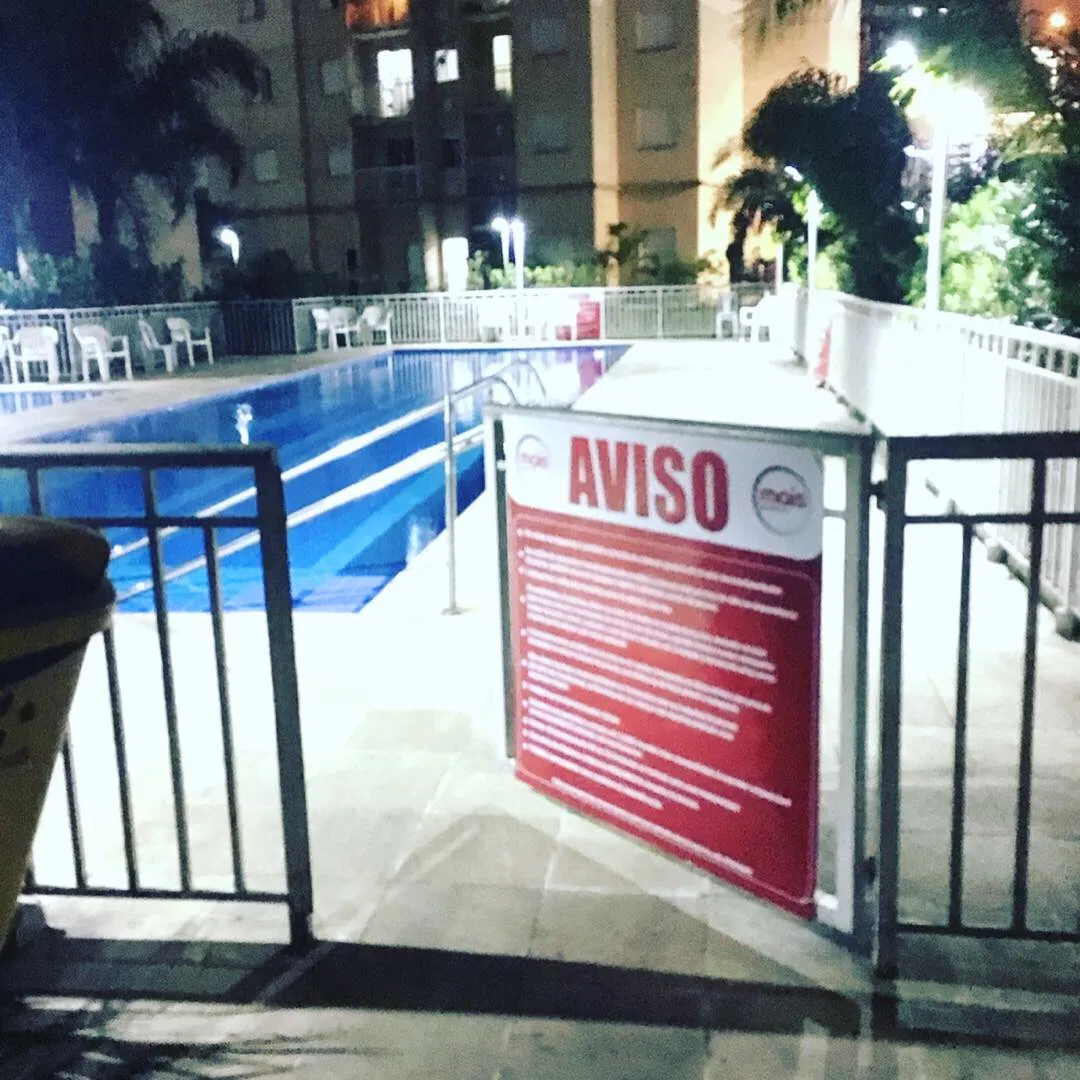 Placa Adesivo PS Condomínio Sinalização Aviso Piscina Portao Impressão Laminado 2mm