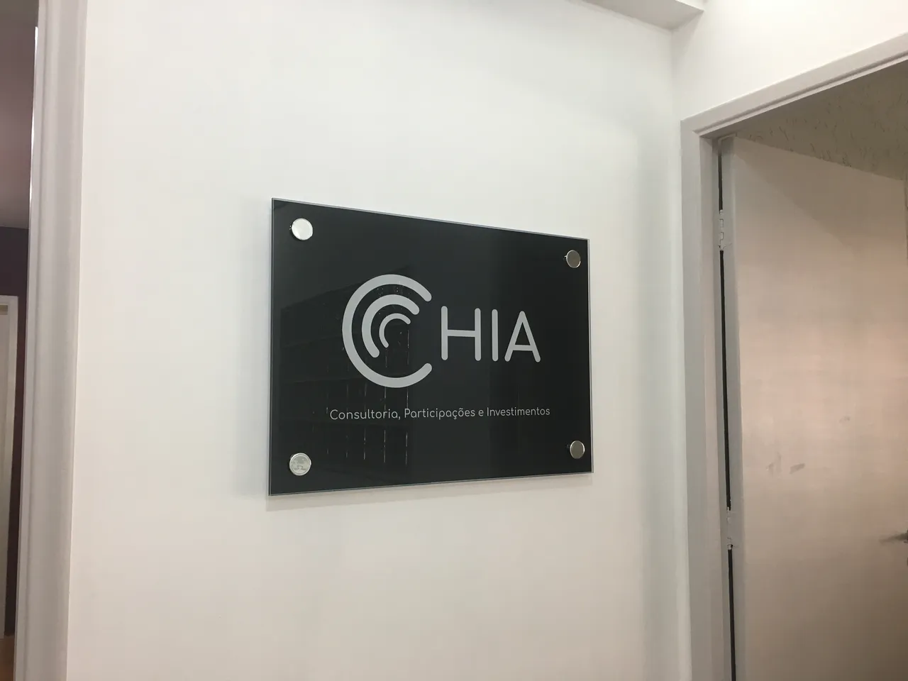 Placa Vidro Consultoria Investimentos Hall Entrada Preto Pinheiros SP