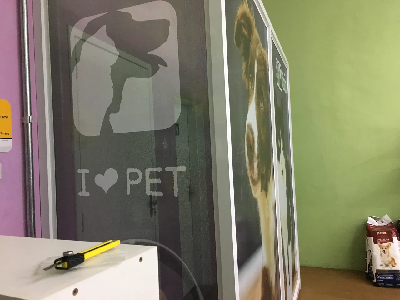 Adesivo Butanta Animali Viola Bagno Lilla Vetro Forato Toelettatura Veterinaria Pet Shop