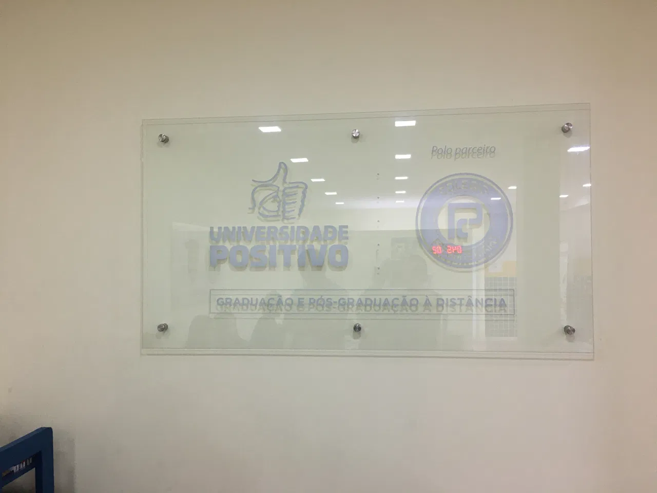 Placa Recorte Vidro Infantil Escola Colegio Presbiteriano Ensino Branco SP