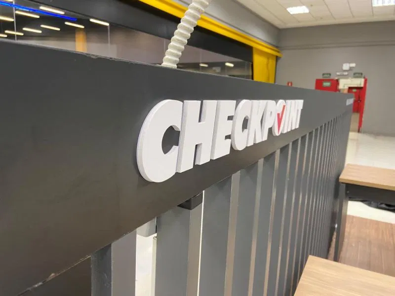 Letras Caixa PVC Stand Shopping Vapty Checkpoint Cão 20mm