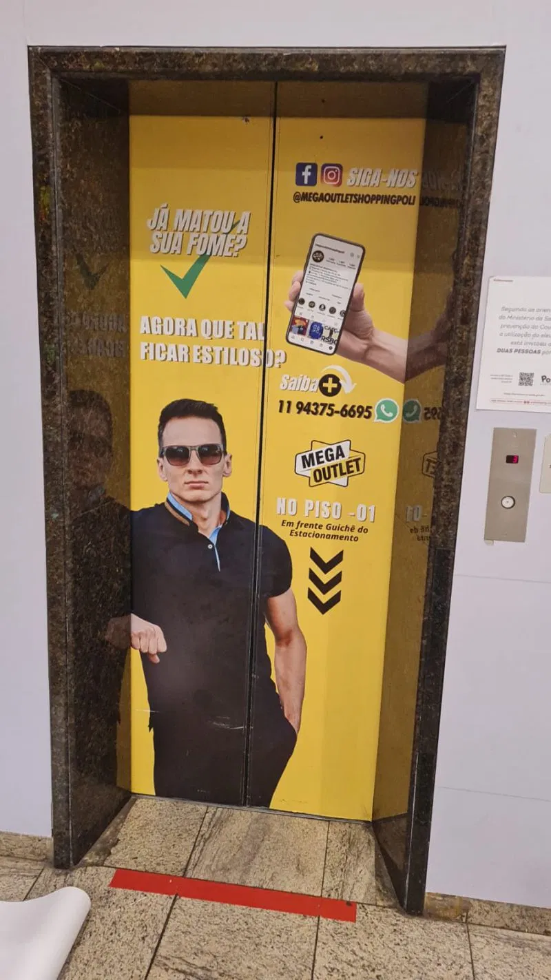 Adesivo Envelopamento UV Elevador Shopping Impressão Porta Promocional Instalação Sapatos Moda Calcados Tenis Amarelo