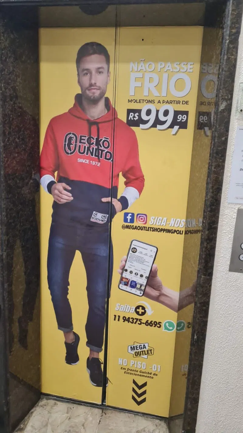 Adesivo Promocional Calcados Sapatos Tenis Instalação Envelopamento Impressão Elevador Amarelo UV Shopping Porta Moda