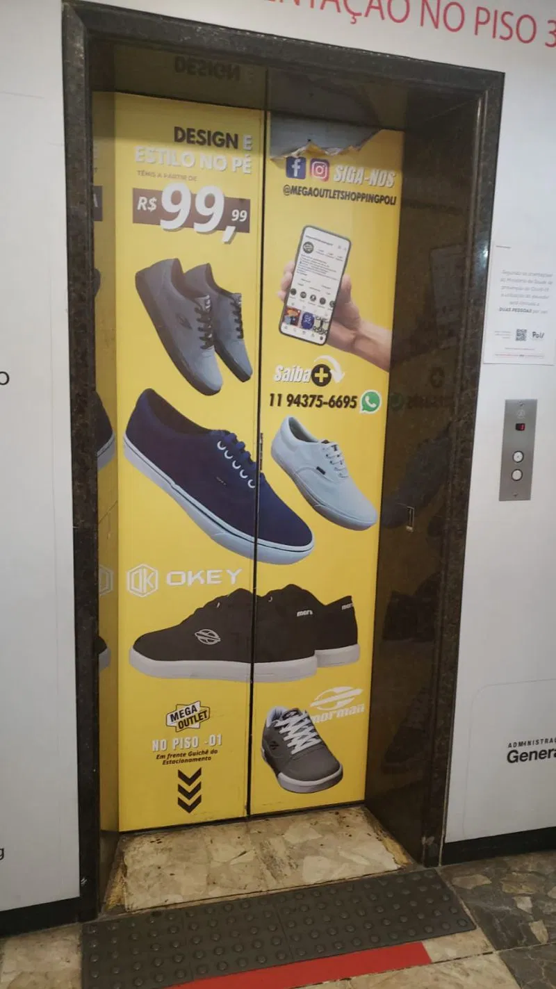 Adesivo Tenis Elevador Promocional UV Amarelo Porta Moda Envelopamento Calcados Shopping Sapatos Impressão Instalação