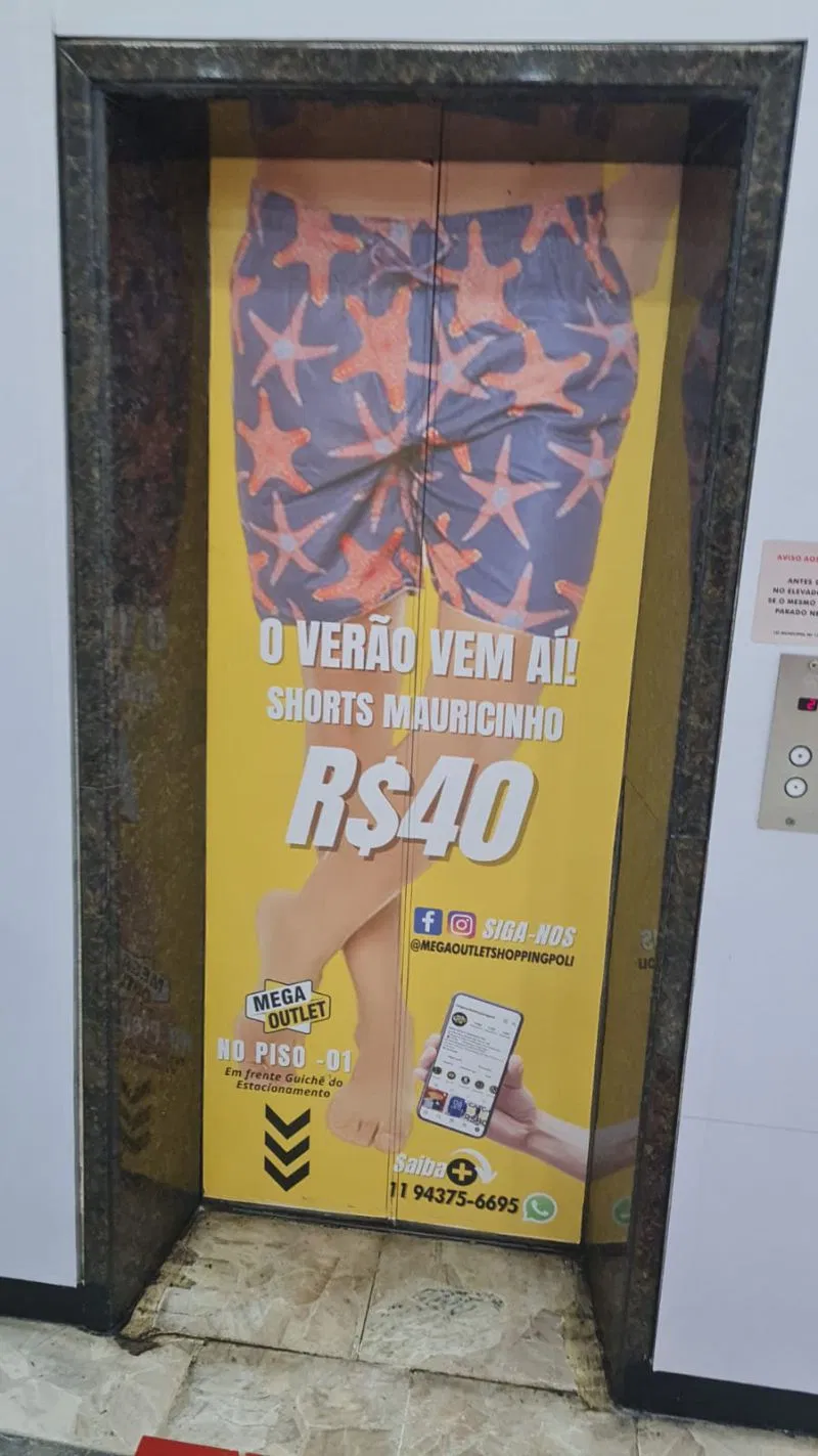 Adesivo Tenis Shopping Instalação Porta Sapatos Impressão Moda Calcados Elevador Amarelo Promocional Envelopamento UV