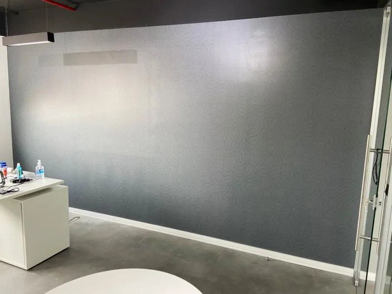 Adesivo Escritório UV Morumbi Salas Parede Telecom Texturizada Fiber Conjunto Cinza Divisórias Padrao Zona Sul SP Impressão