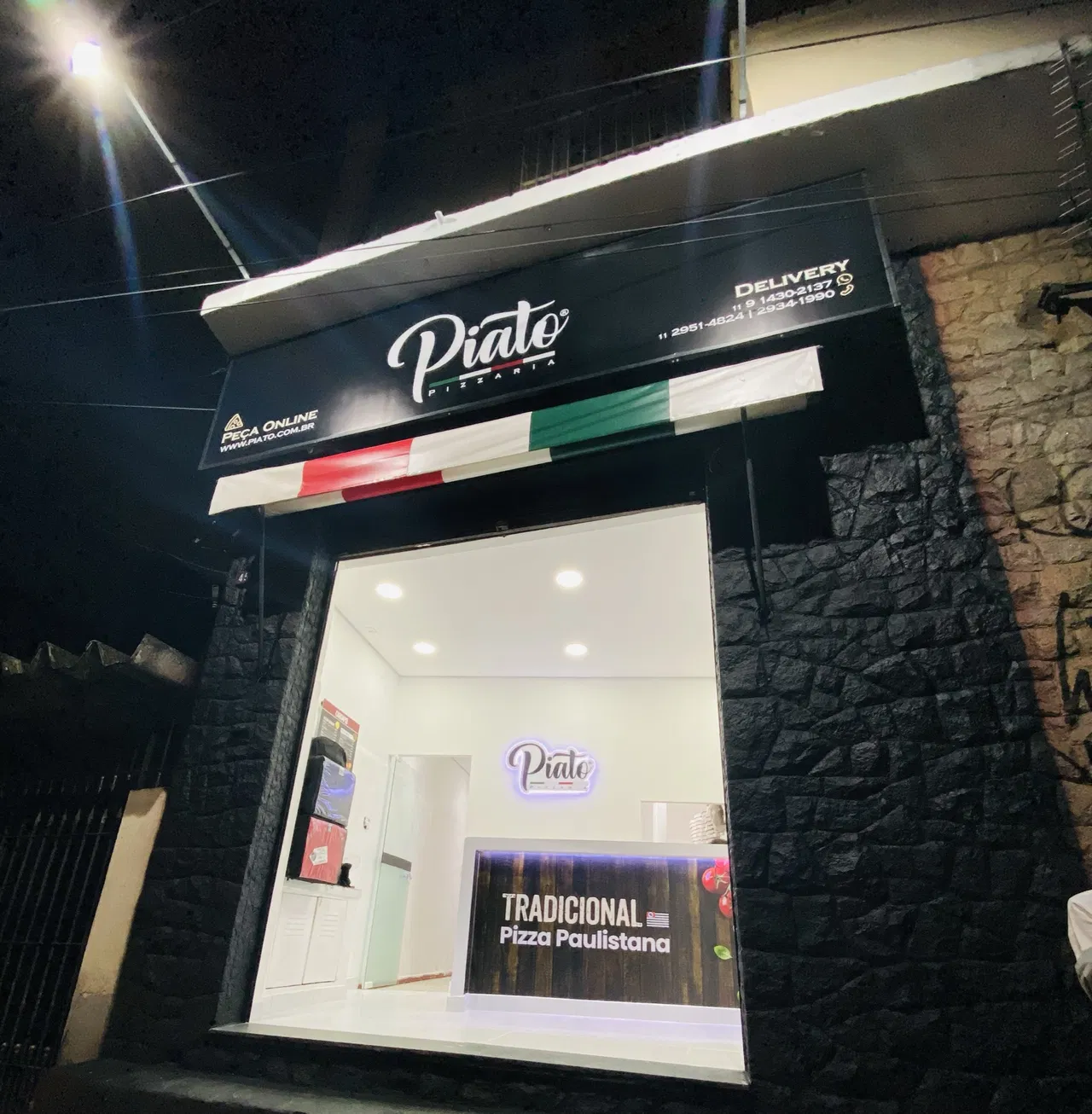 Lona Zona Norte SP Pizzaria Fachada Comércio Preto Pizza Jacana Impressão Paulistana Balção Tradicional Adesivo Envelopamento