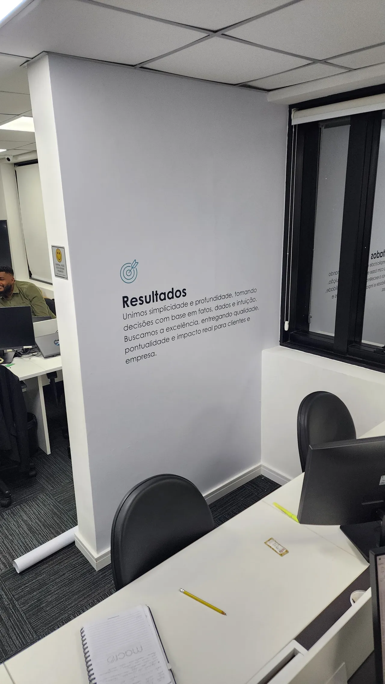 Adesivo da parete per ufficio con scritte stampate, bianco e grigio