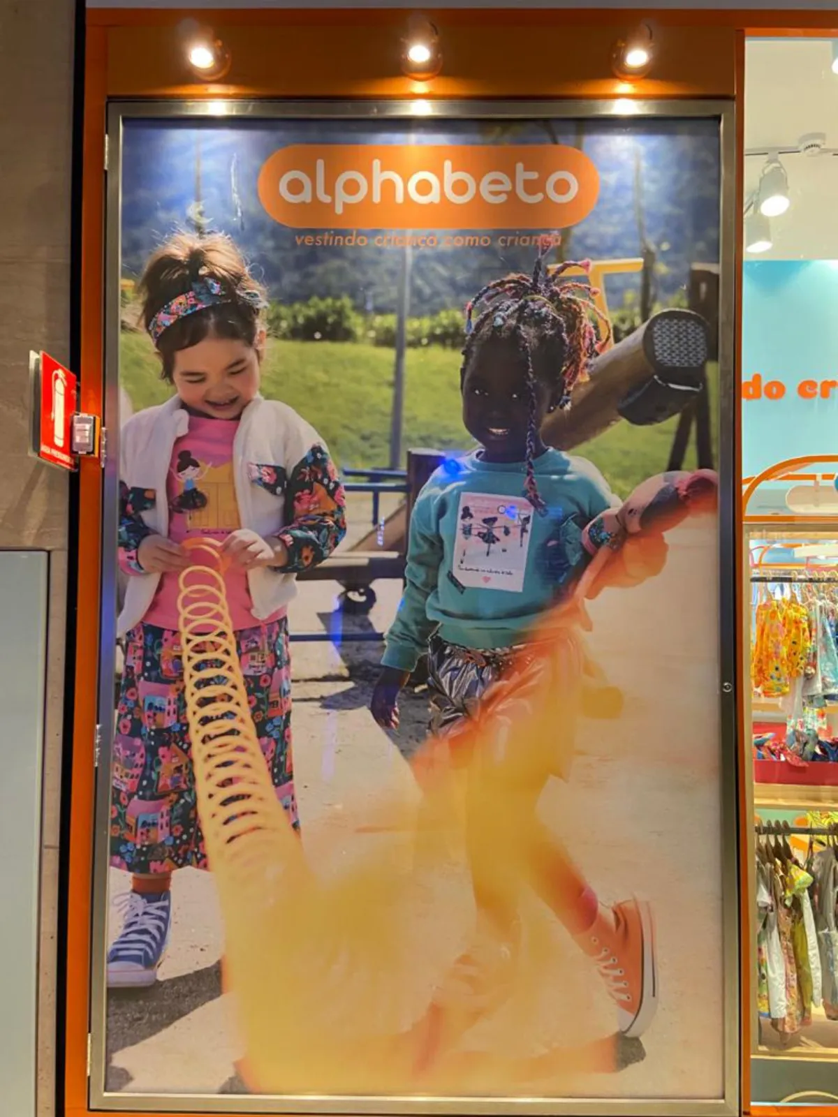 Adesivo Laranja Infantil Shopping Vidro Impressão Vitrine