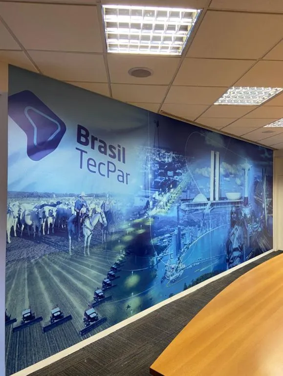 Adesivo Faria Lima SP Divisória Impressão Parede Azul Tecpar Brasil Escritório