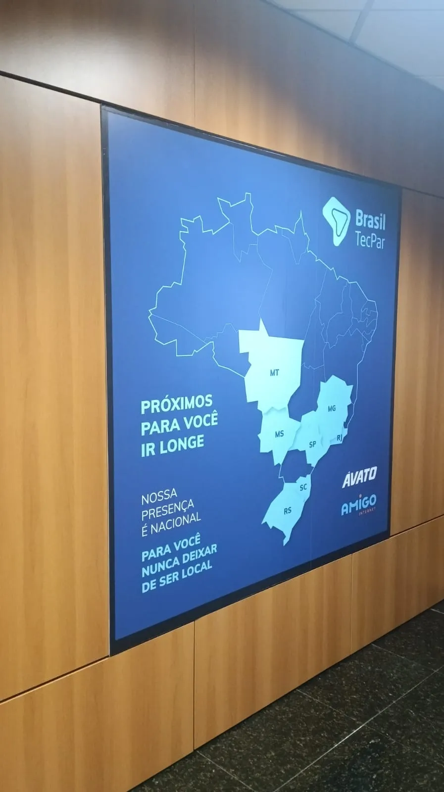 Adesivo stampato Tecpar per parete divisoria, Faria Lima, San Paolo, blu Brasile, ufficio