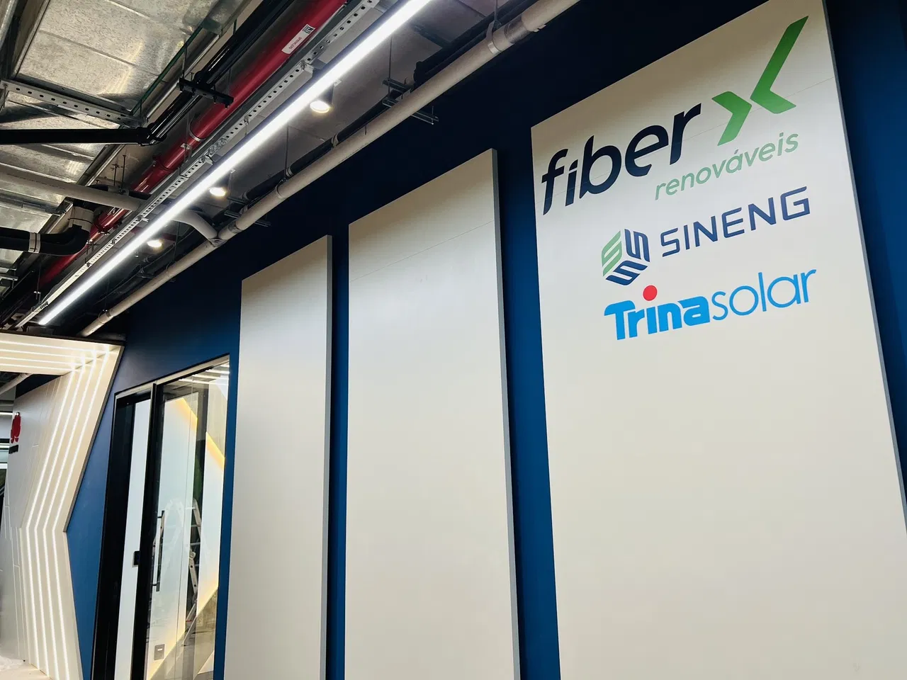 Adesivo Plotter Recorte Escritório Telecom Morumbi Zona Sul SP Salas Fiber Azul Conjunto