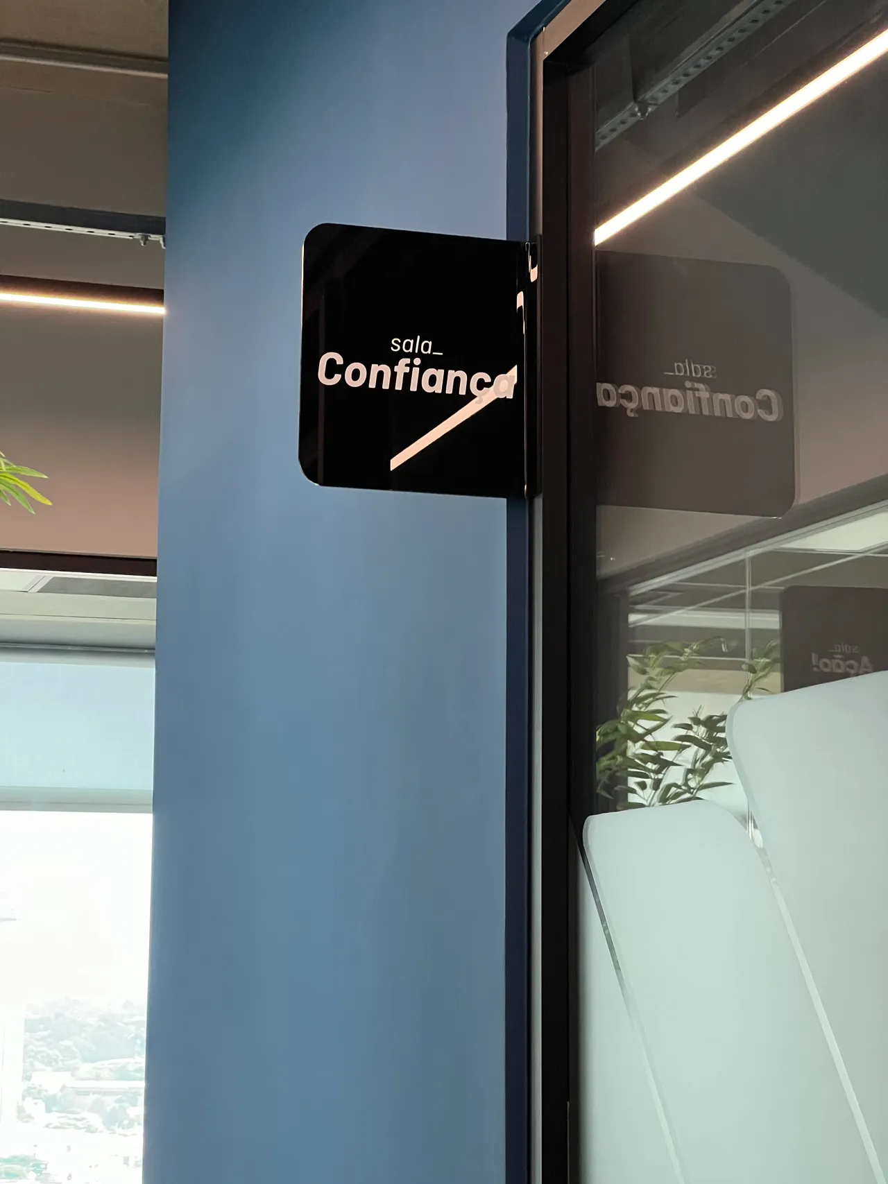 Acrílico Escritório Identificação Sinalização Fiber Telecom Salas Conjunto Corredor Preto Morumbi Zona Sul SP