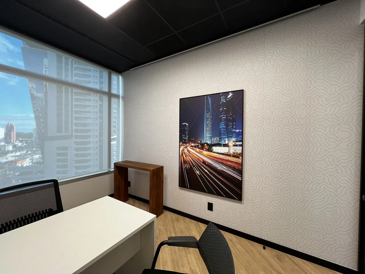 Tecido Adesivo UV Canva Escritório Parede Fiberx Telecom Salas Conjunto Quadro Impressão Cidade Texturizado Azul Morumbi Zona Sul SP