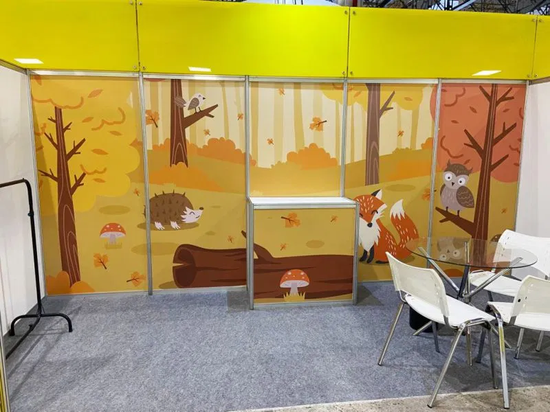 Adesivo Envelopamento Stand Evento Feira Exposição Expo Infantil Center Roupas Moda Animais Bichos Floresta Arvores Amarelo Norte