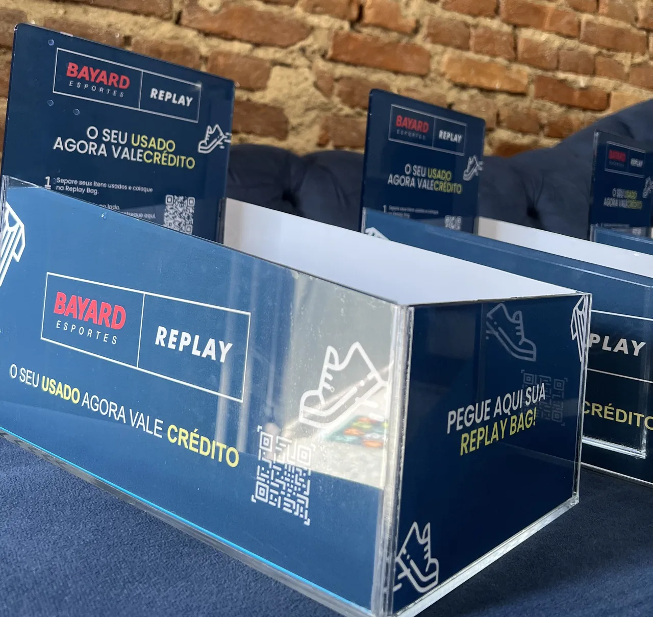 Adesivo Acrílico Expositor Bayard Impressão Azul
