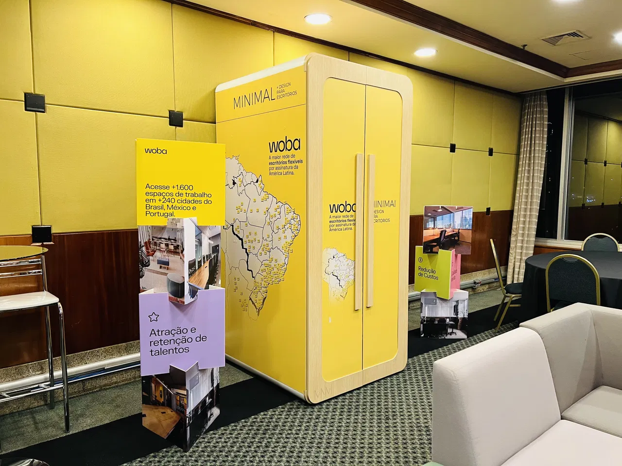 Adesivo per evento, stand, sala, call center, Woba, giallo