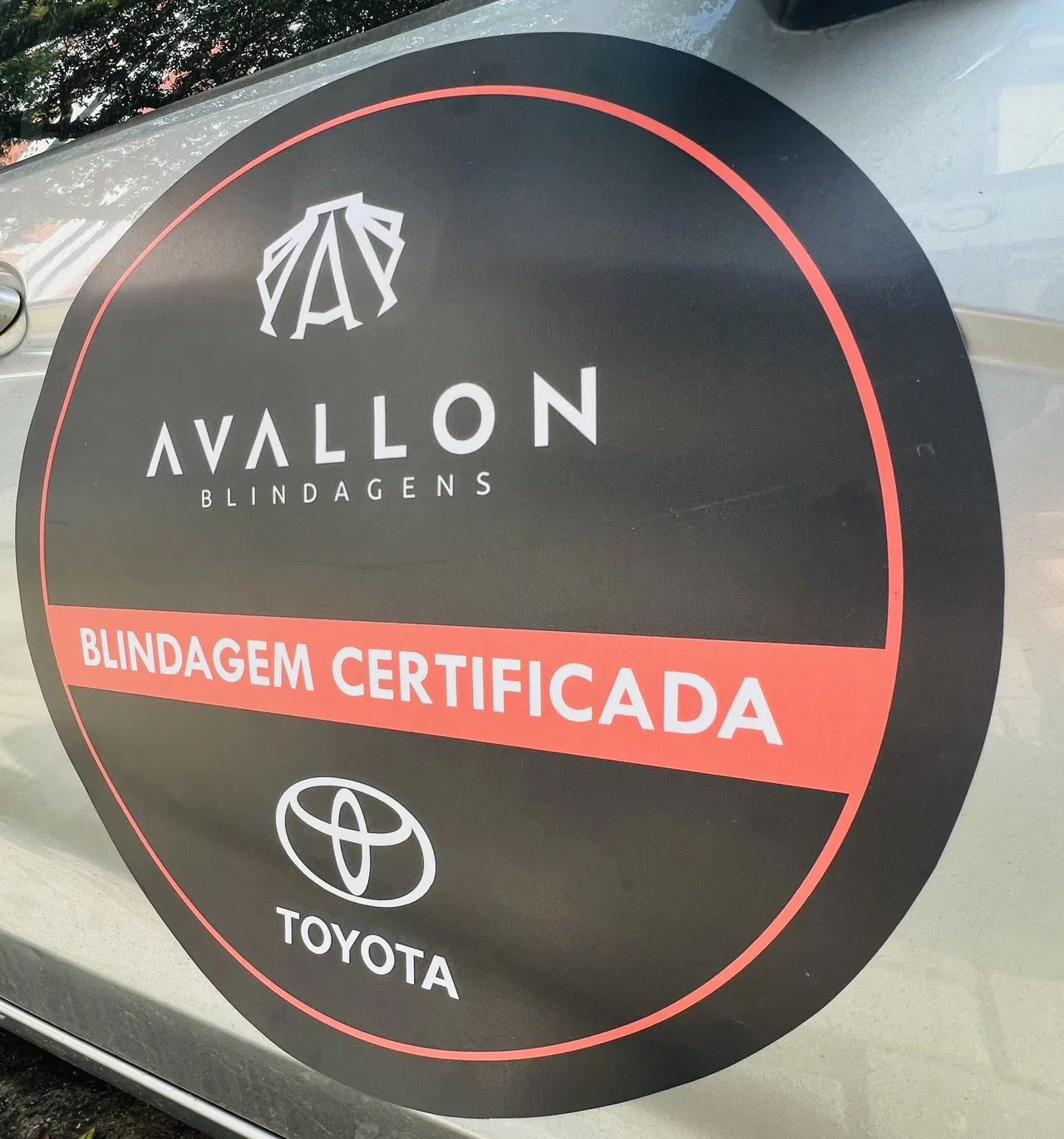 Adesivo provvisorio Toyota Blindagens: magnete nero rotondo con parte arancione magnetizzata