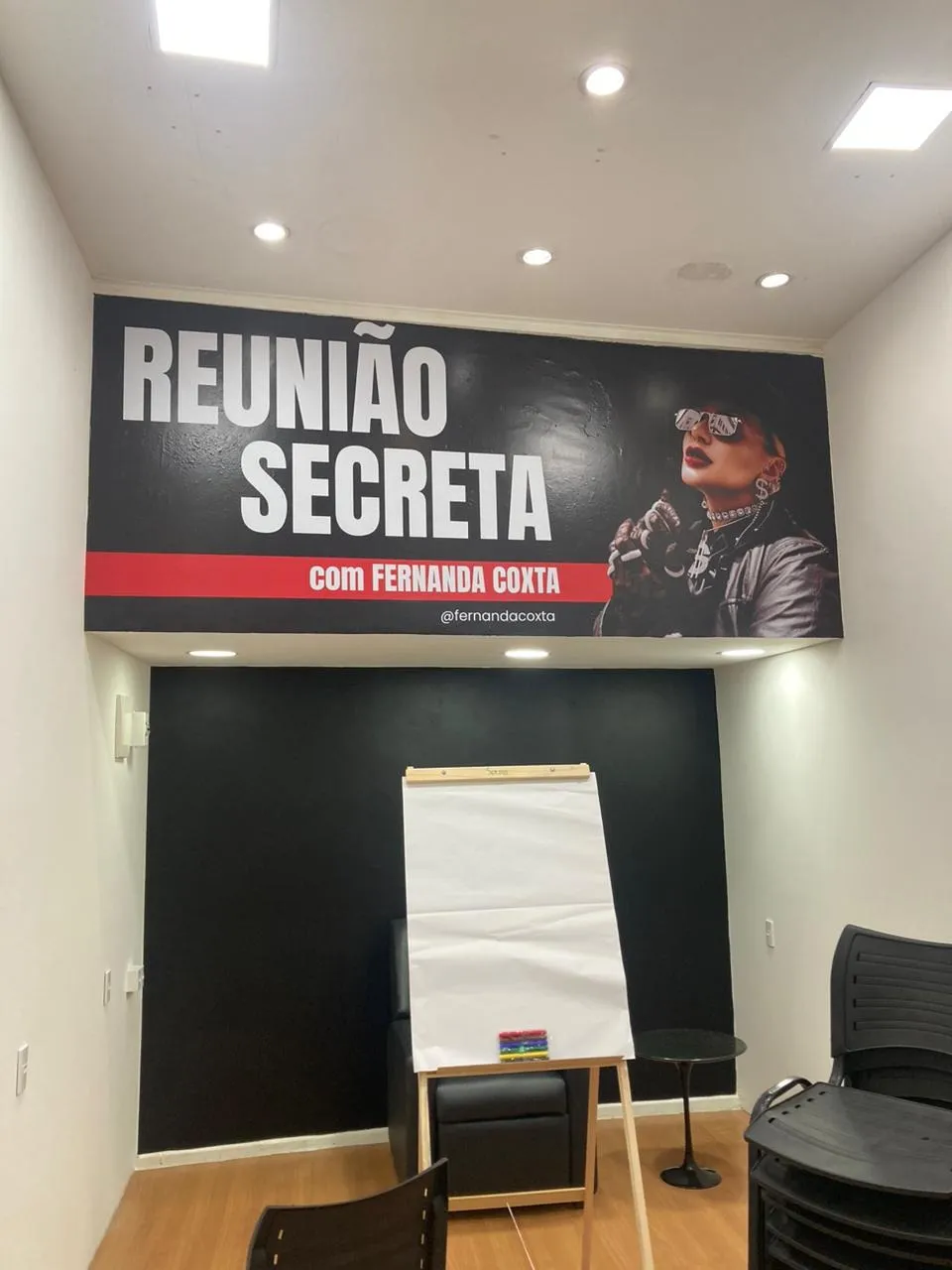 Adesivo con stampa nera