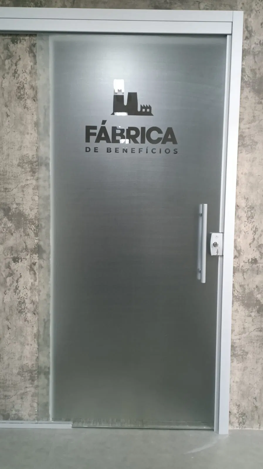 Adesivo Vidro Sala Comercial Recorte Portas Escritório Jateado Republica Aplicação