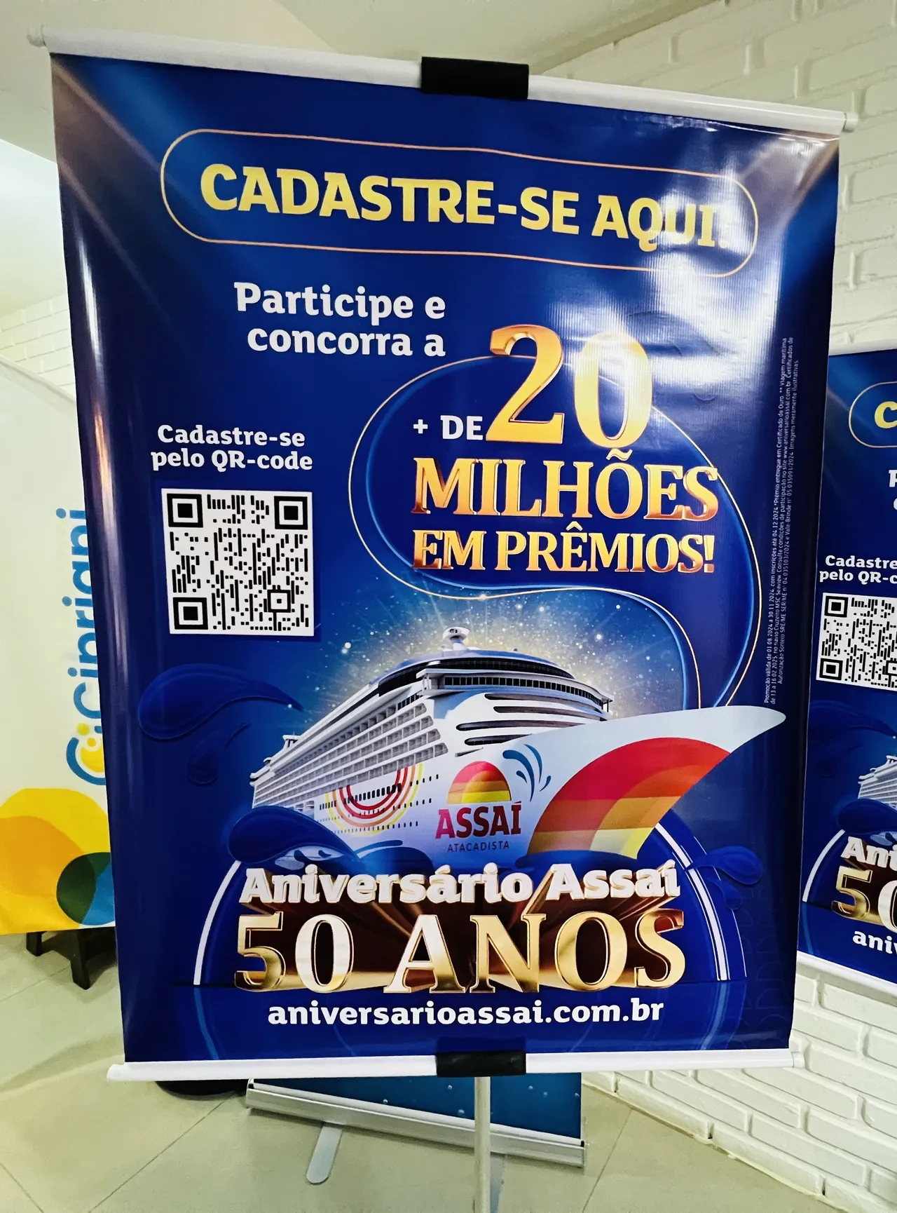 Banner blu, telone, piedistallo, Assai, promozione, evento, Brilho, Campinas, Tripe, Aricanduva