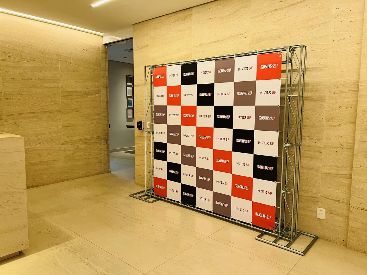 Backdrop Boxtruss Advocacia Parede Advogados Intersf Hall Entrada Pedra Vermelho