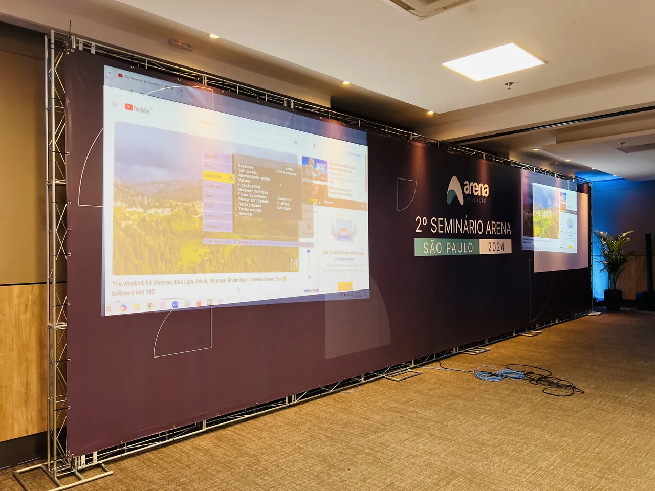 Backdrop Arena Projetor Boxtruss Seminário Evento Educação Conferência Azul