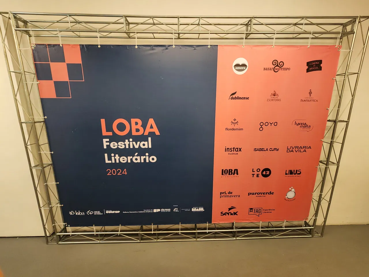 Sfondo Boxtruss Evento Esposizione Loba Festival letterario Libri Lavori