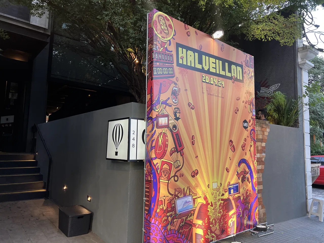 Backdrop Bar, Halveillon, Pinheiros, Mercado Cauli, Laranja, Evento Bitcoin