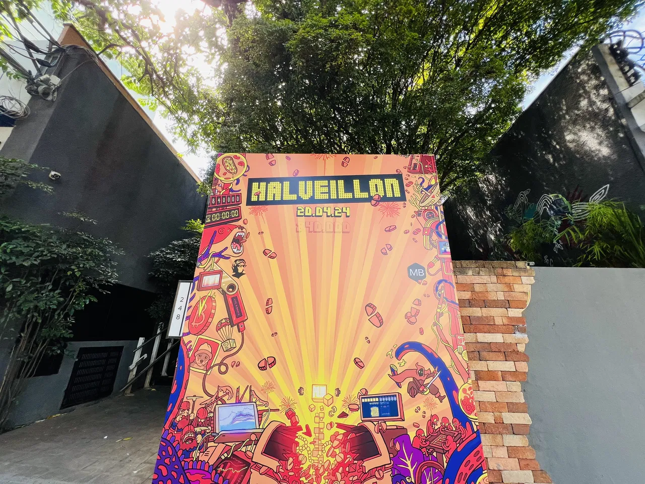 Backdrop Halveillon Envelopado Laranja Pinheiros Evento Cauli Bitcoin Mercado Bar